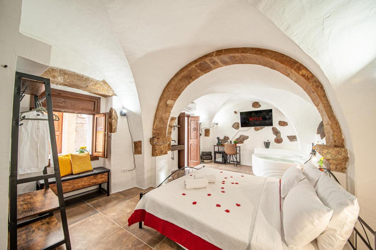Romantic Loft With Jacuzzi In The Castle Castelsardo Exterior foto