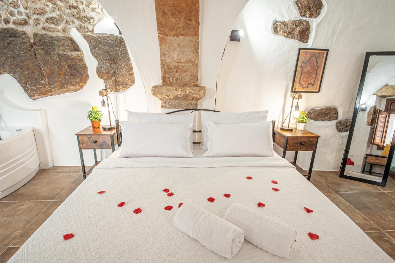 Romantic Loft With Jacuzzi In The Castle Castelsardo Exterior foto